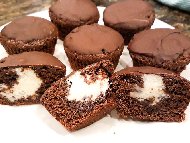 Рецепта Шоколадови кексчета с маслен сметанов пълнеж